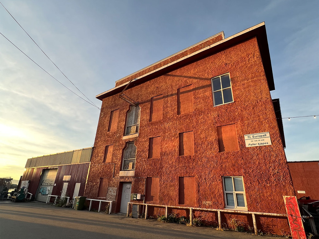 Den vakre teglsteinsbygningen er i relativt god stand. Arkitektonisk skal det opprinnelige uttrykket tilbakeføres. Illustrasjon: Nyhavna Utvikling.
