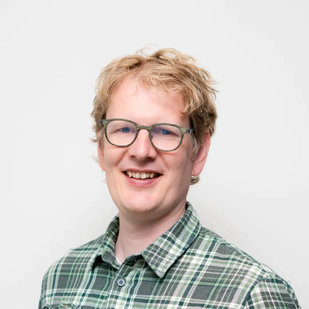 Portrett av mann med briller